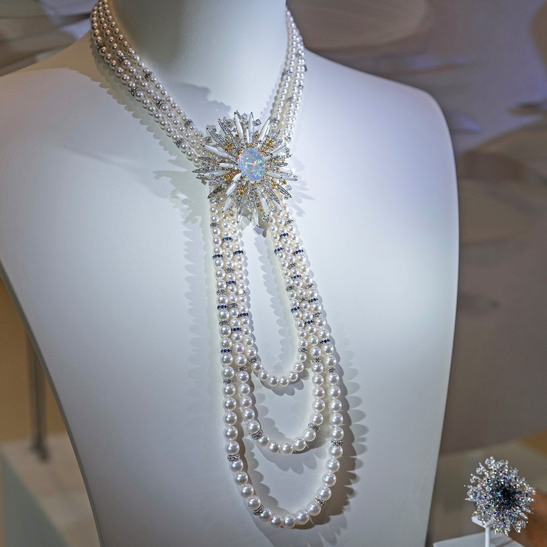 Supersize Brooches Lead Mikimoto's New High Jewelry Collection – JCK